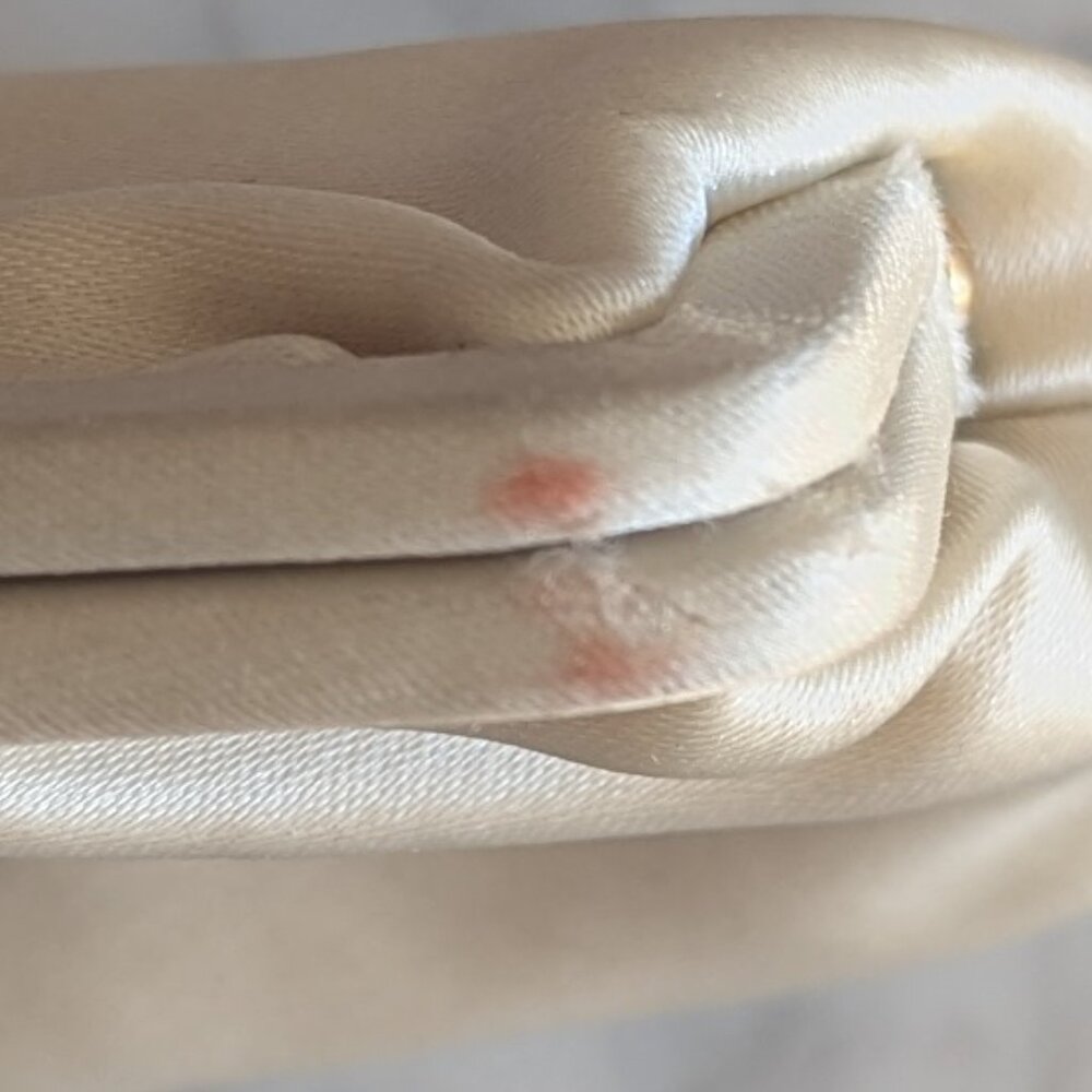 Dainty Vintage Embroidered Satin Clutch with accessories - Picture 16 of 16